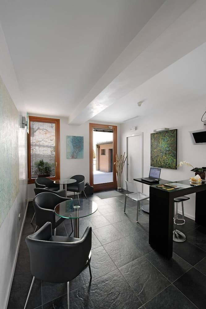 Lobi oturma alanı