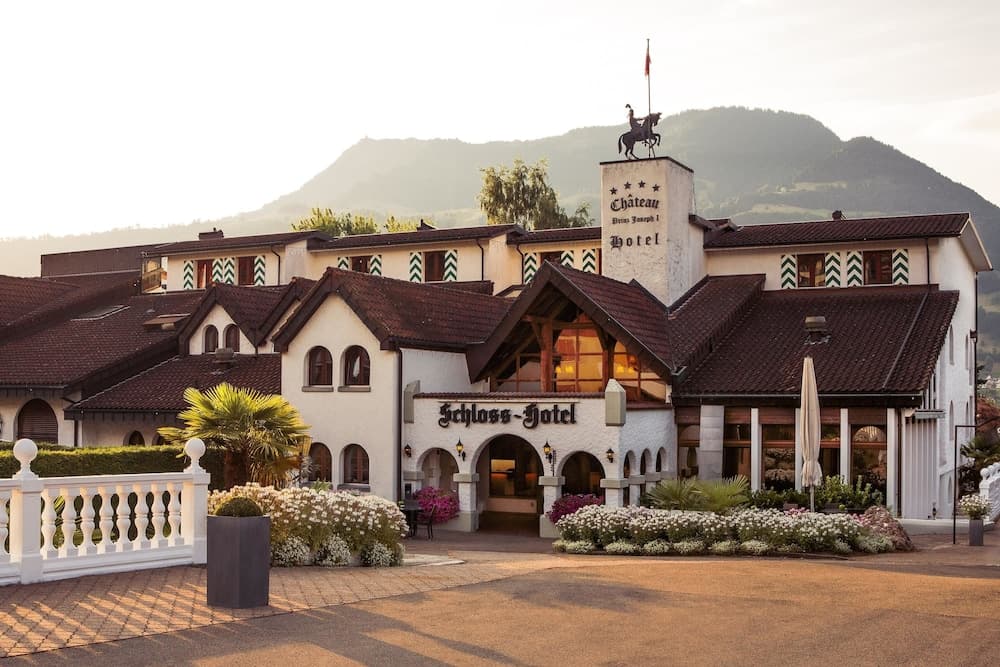 Swiss-Chalet Merlischachen - Romantik Schloss-Hotel am See