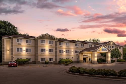 Comfort Inn & Suites East Moline near I-80