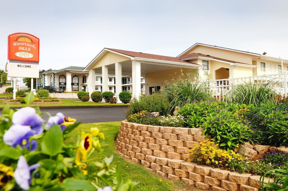 Whispering Hills Inn