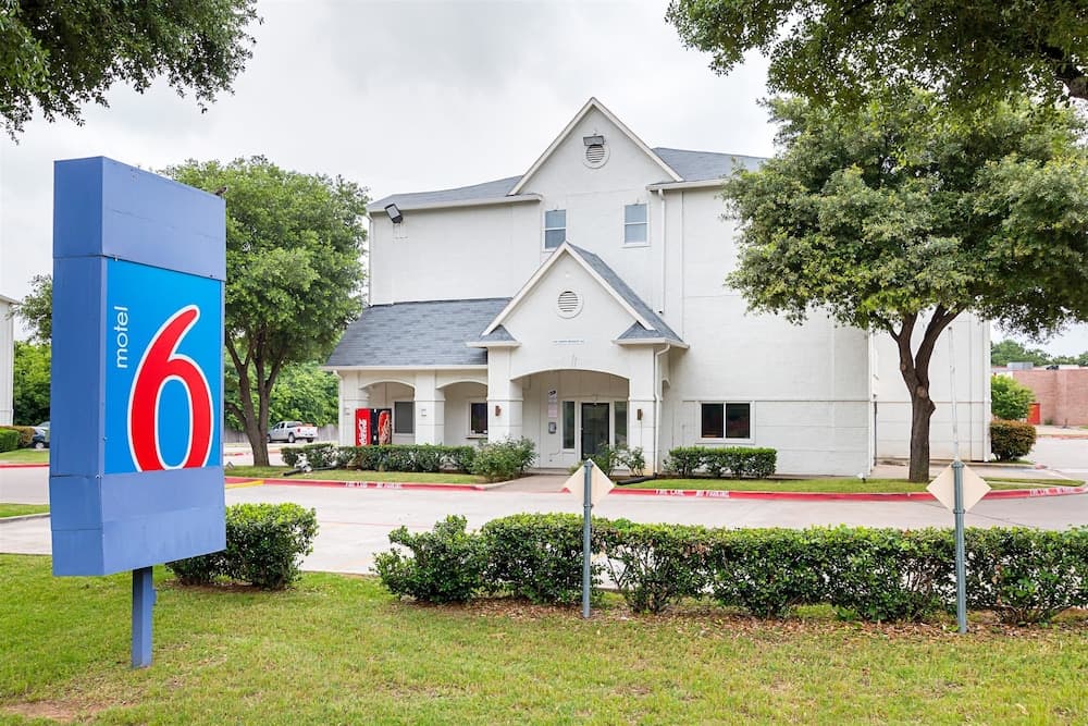 Motel 6 Grand Prairie, TX - Near Six Flags Drive