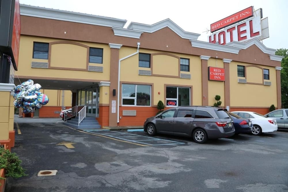 Red Carpet Inn Elmwood Park