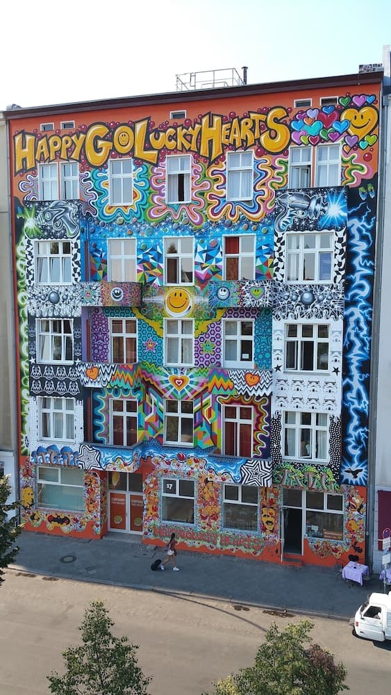 HappyGoLucky Hotel & Hostel