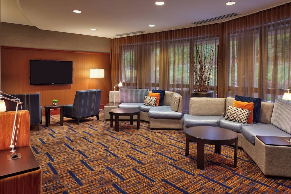 Courtyard by Marriott Kansas City Shawnee