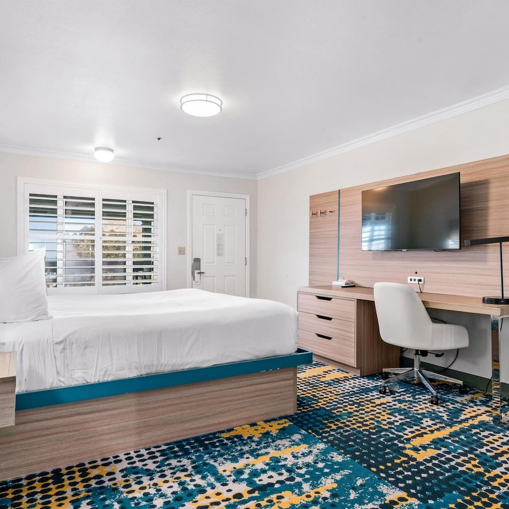 Pacific Shores Inn