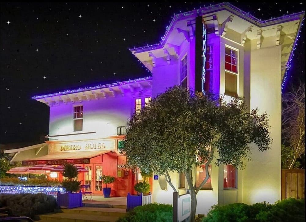 Metro Hotel and Cafe
