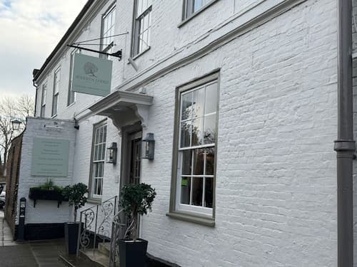 Warren Lodge Hotel