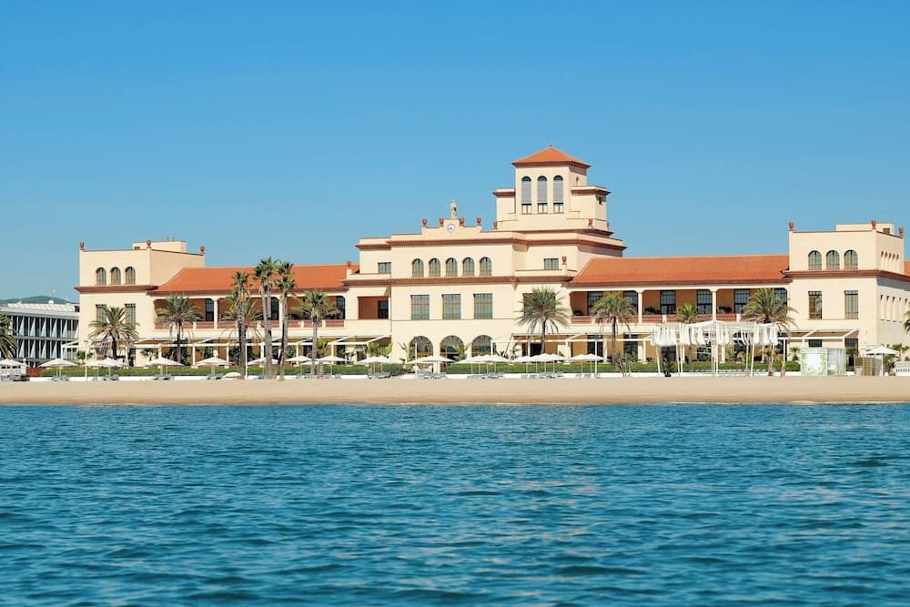 Le Meridien Ra Beach Hotel & Spa