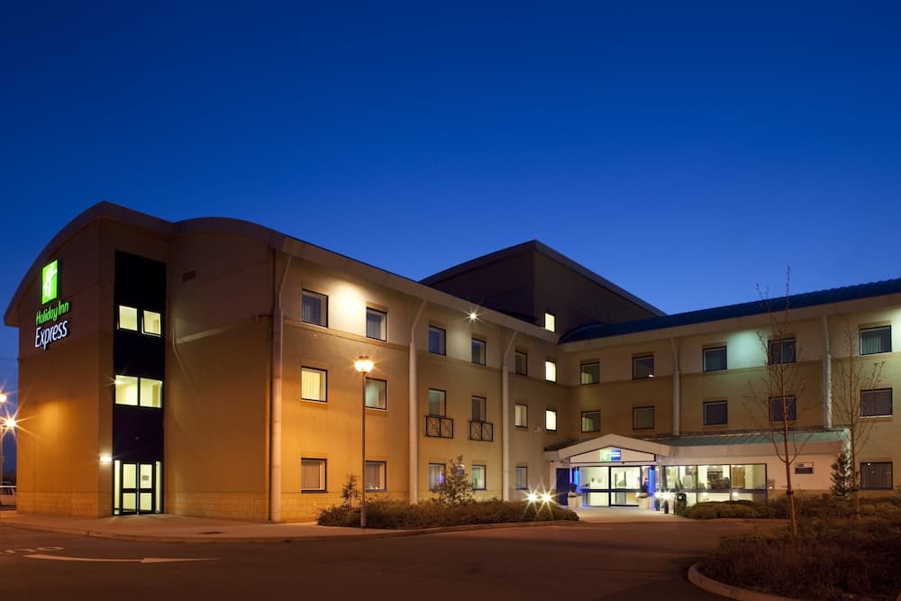 Holiday Inn Express Cardiff Airport by IHG