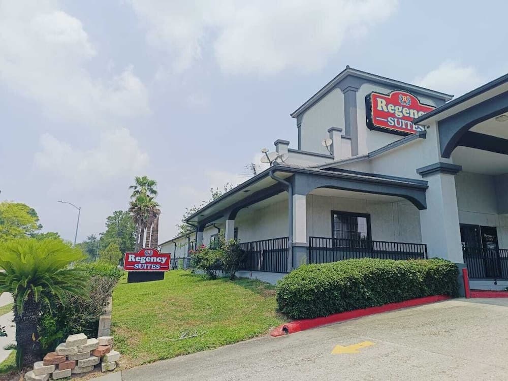 Hotel O Regency Suites Houston - IAH Beltway 8