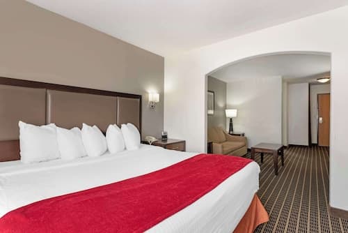 Best Western Plus Eagleridge Inn & Suites