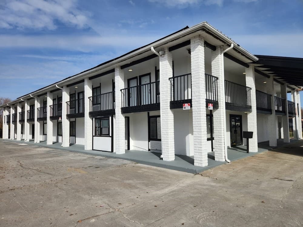 Economy Inn and Suites