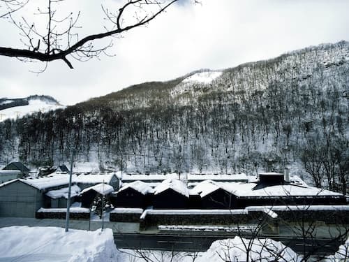 OTARU RETREAT KURAMURE by Onko Chishin