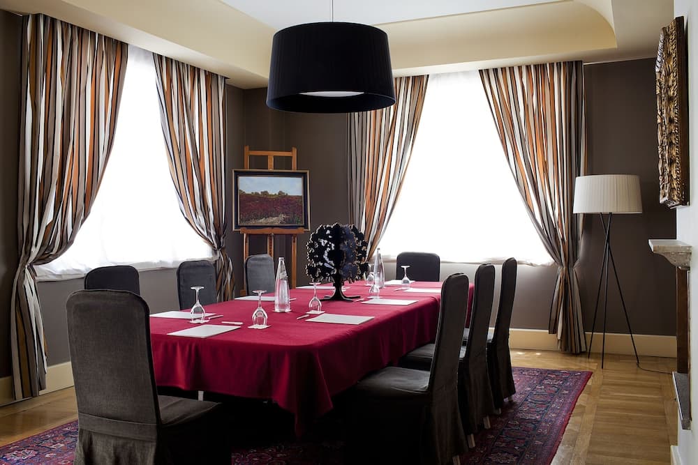 Toplantı salonu/imkânları