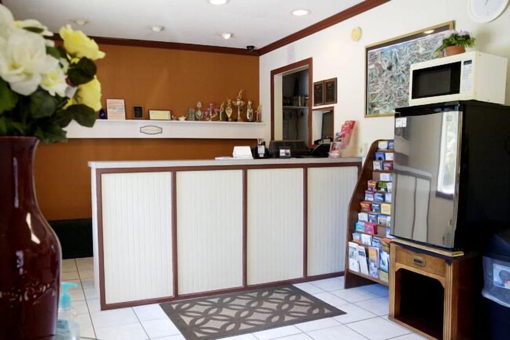 Red Carpet Inn & Suites