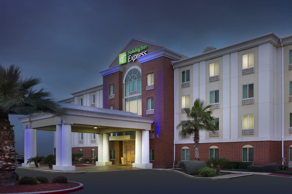 Holiday Inn Express & Suites San Antonio-West-SeaWorld Area by IHG