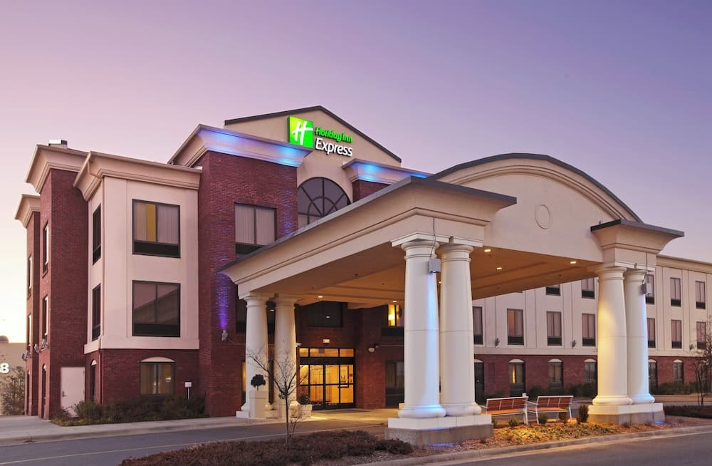 Holiday Inn Express Hotel & Suites Pine Bluff / Pines Mall by IHG