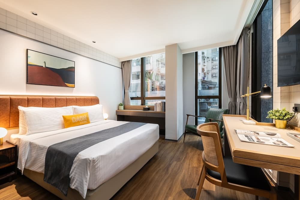 Dash Living On Hollywood