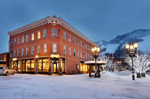 Independence Square Lodge by Frias