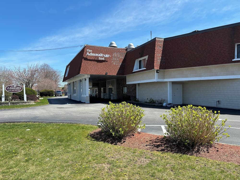 Admiralty Inn & Suites - a Red Collection Hotel