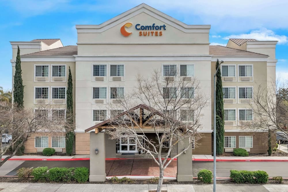 Comfort Suites