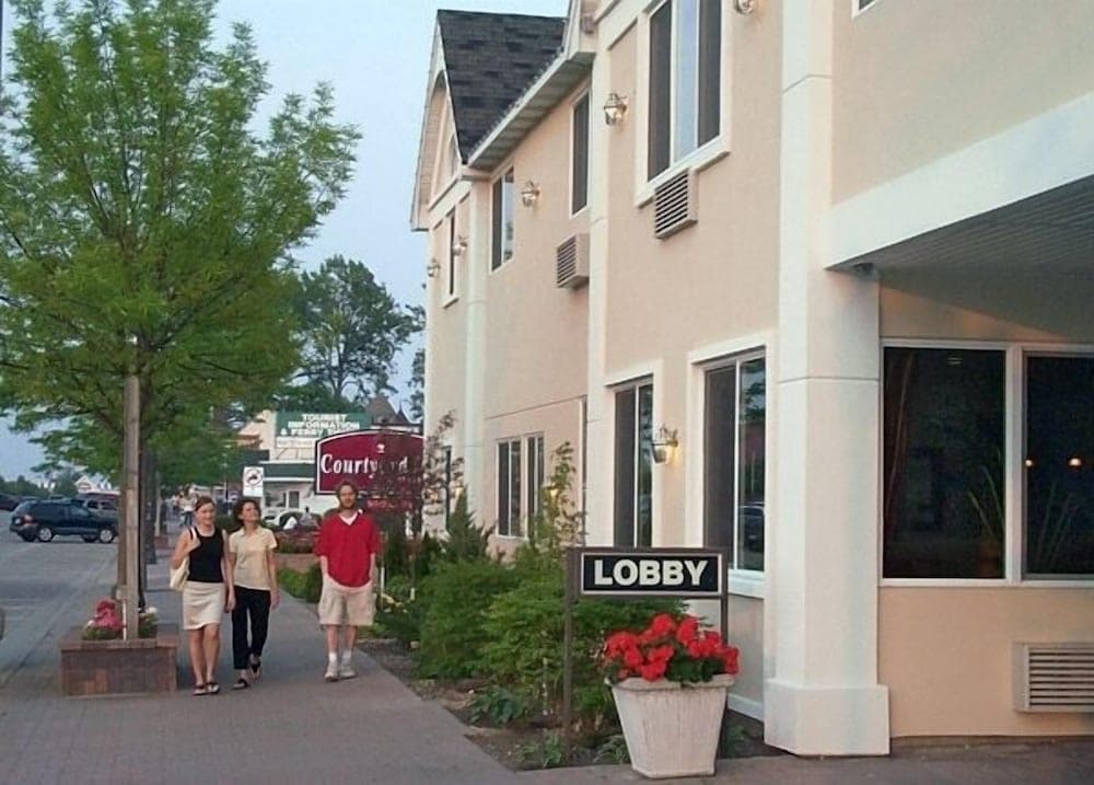 Court Plaza Inn & Suites