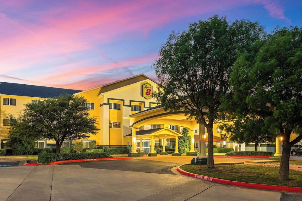 Super 8 by Wyndham Lubbock West
