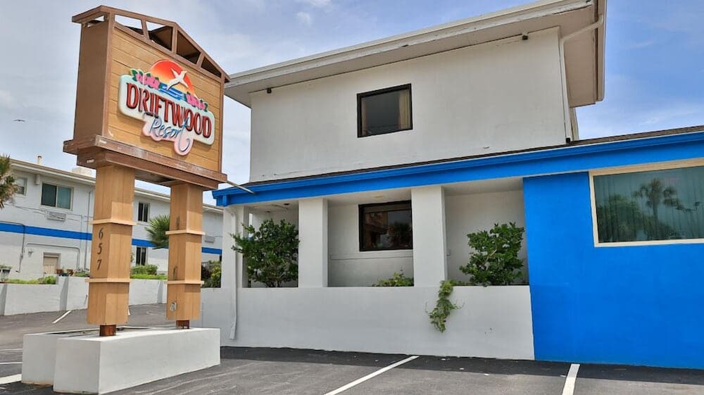 Driftwood Beach Motel
