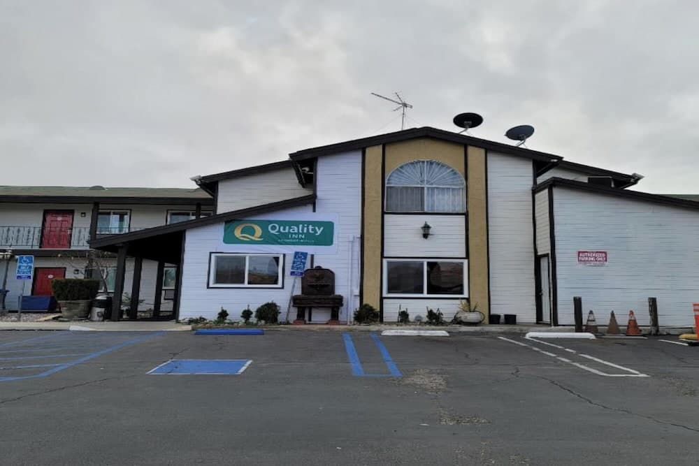 Hotel Avenida Victorville I 15