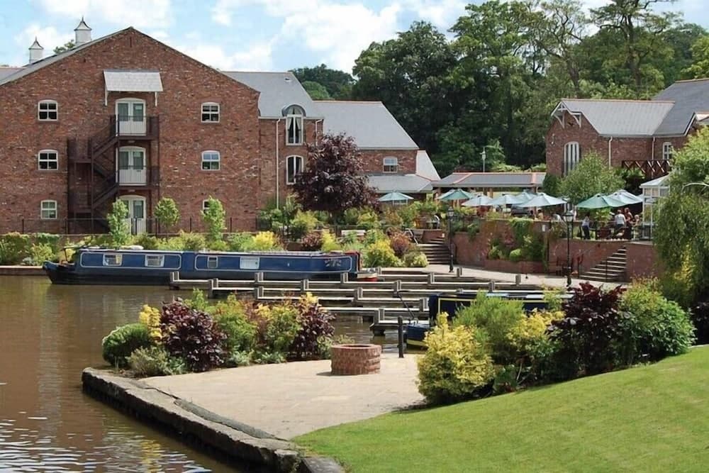 Lion Quays Hotel & Spa