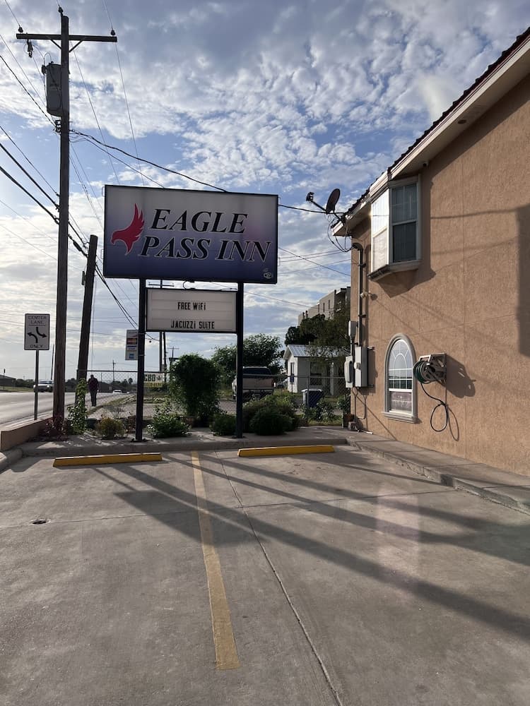 Eagle Pass Inn