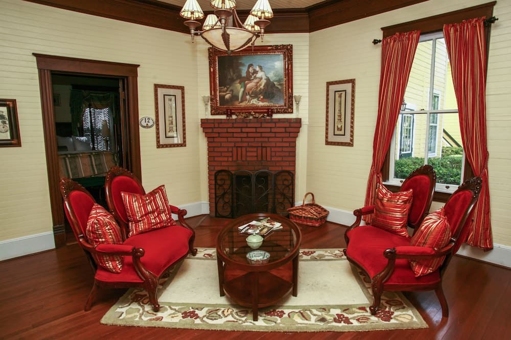 Coombs Inn & Suites