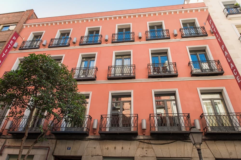 Petit Palace Tres Cruces