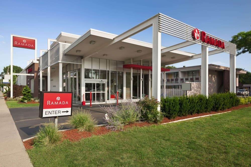 Ramada by Wyndham Rockville Centre