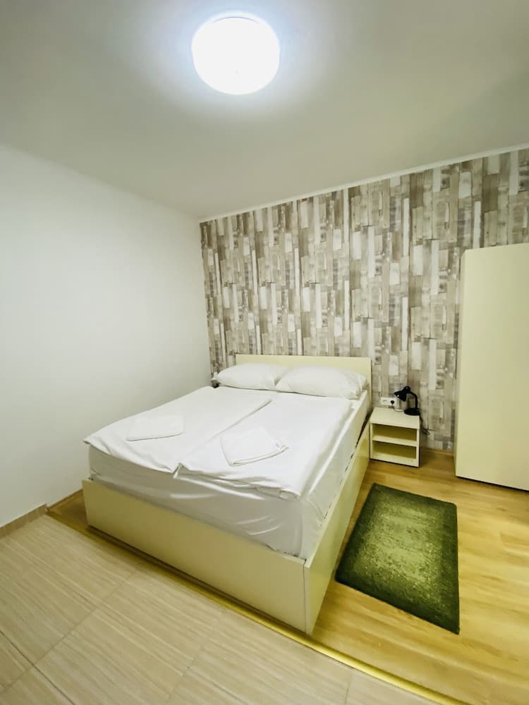 Easy Star Hotel