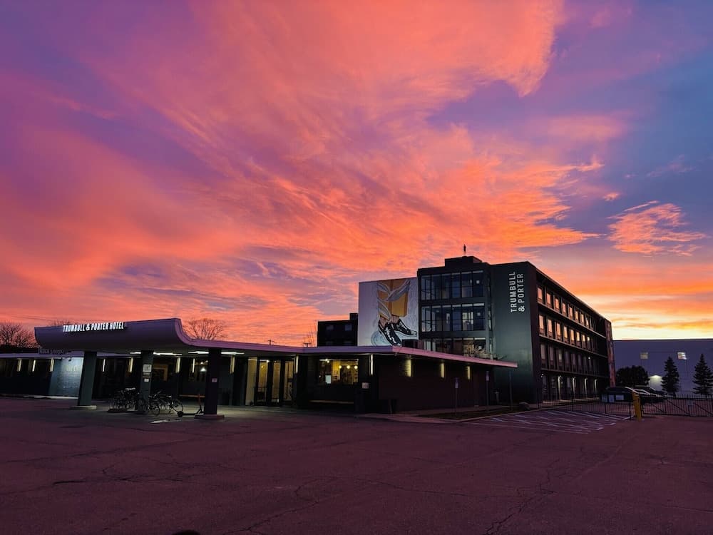 Trumbull and Porter Hotel