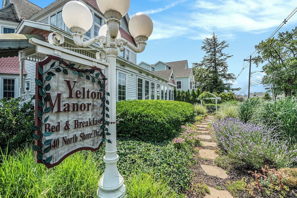 Yelton Manor Bed & Breakfast