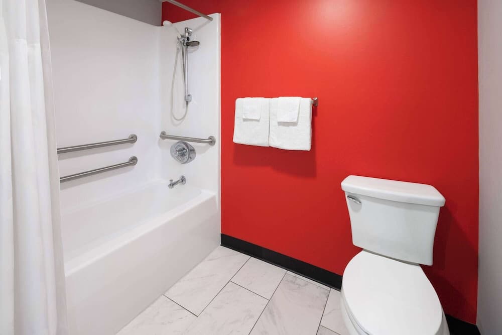 Super 8 by Wyndham Hazleton