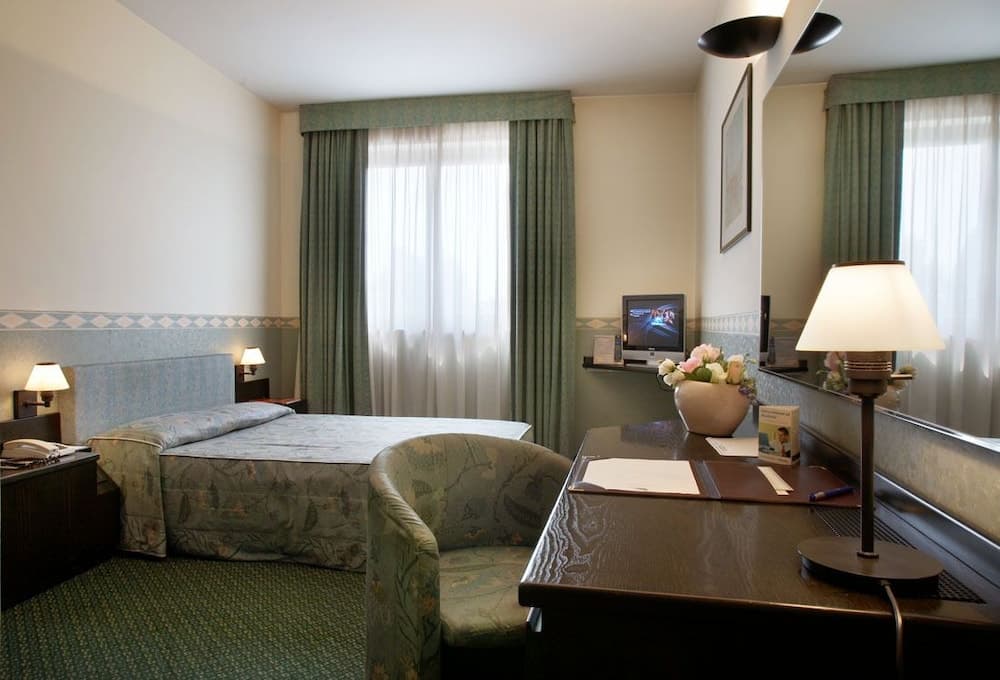 Pacific Hotel Airport