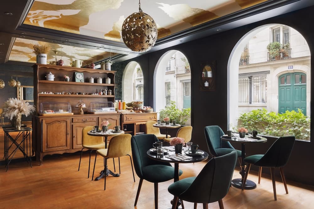 NEWHOTEL REPUBLIQUE (ex Albert's Hotel)