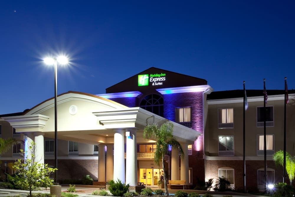 Holiday Inn Express & Suites Spring Hill by IHG