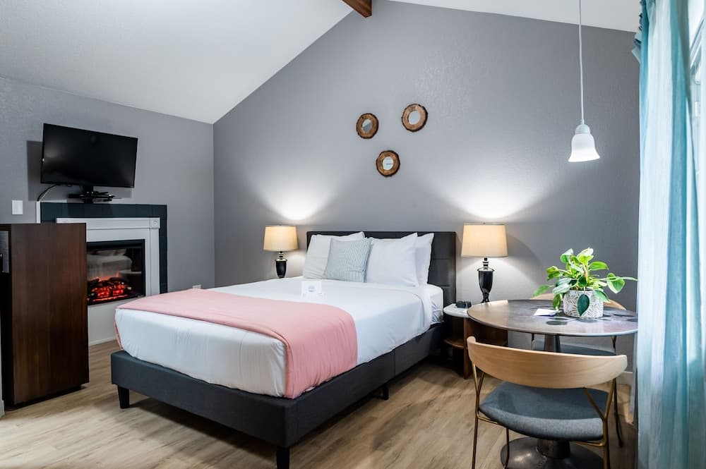 Inn at Haystack Rock