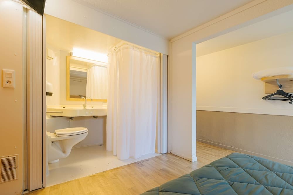 Engellilere uygun banyo