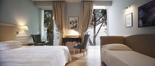 Hotel Riviera & Maximilians