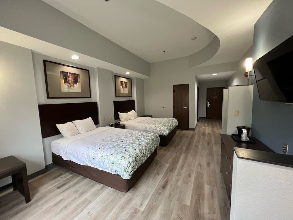 Hometowne Studios & Suites By Red Roof Washington
