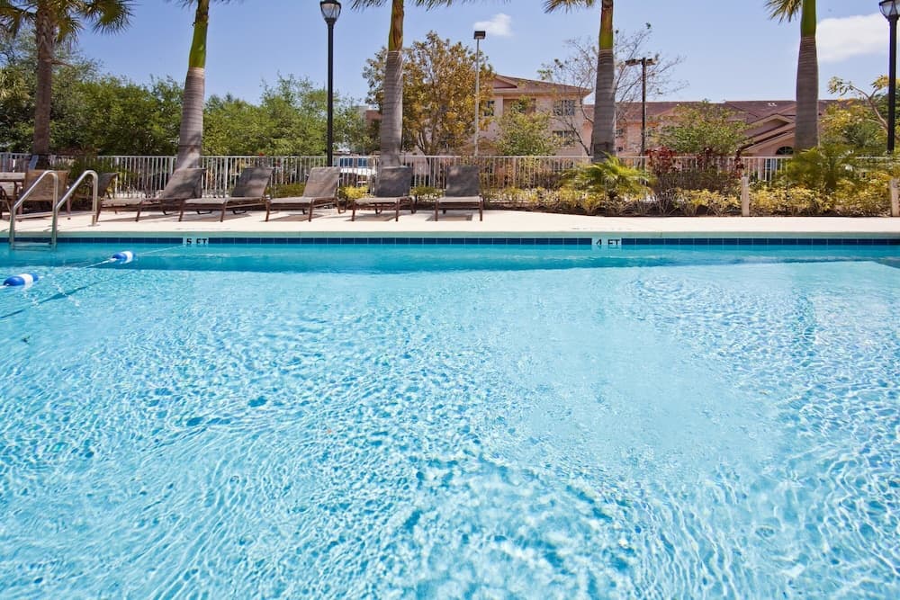 Holiday Inn Express & Suites West Palm Beach Metrocentre by IHG