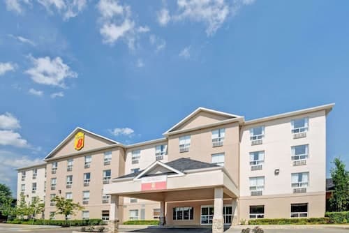 Super 8 by Wyndham Barrie South