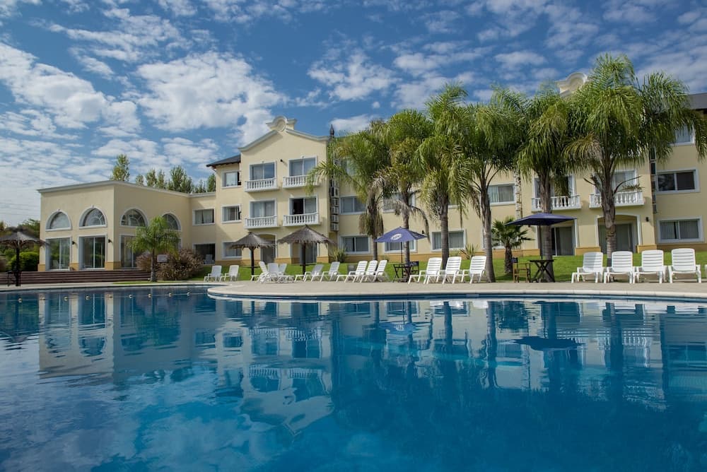 Howard Johnson by Wyndham Resort Pilar