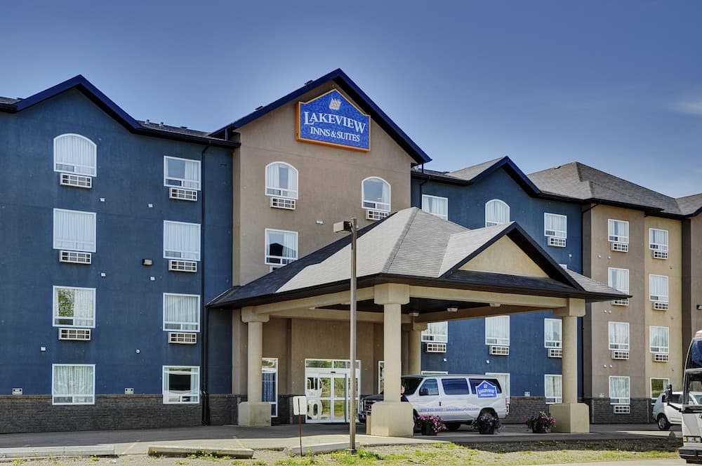Lakeview Inns & Suites - Fort Nelson