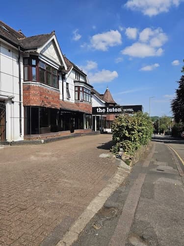 Luton Hotel